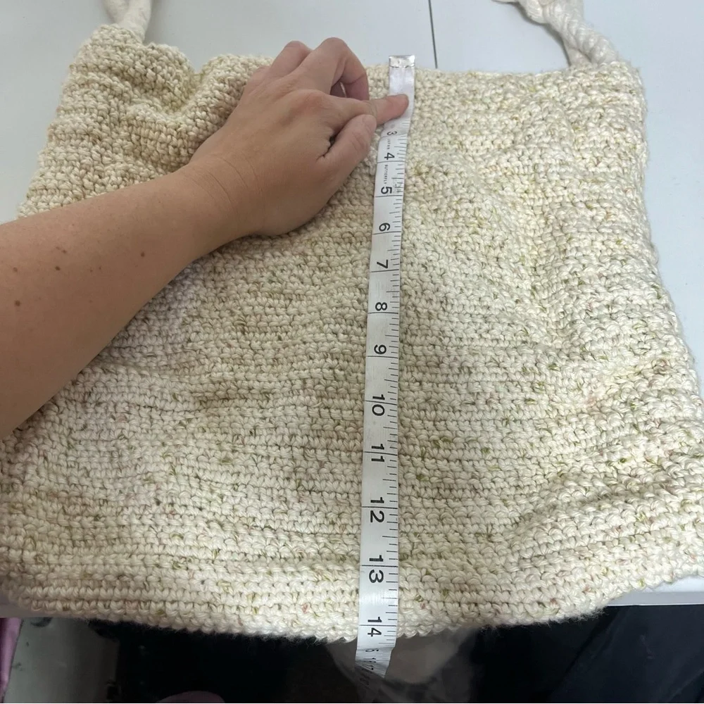Woven crocheted scrunch side shoulder bag tote clutch purse knit ivory off white